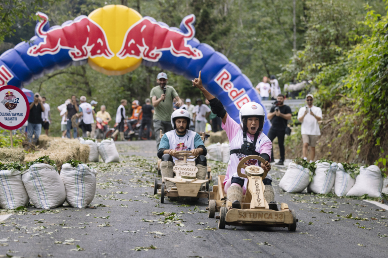 1784876244_Red_Bull_Formulaz_2 (1)
