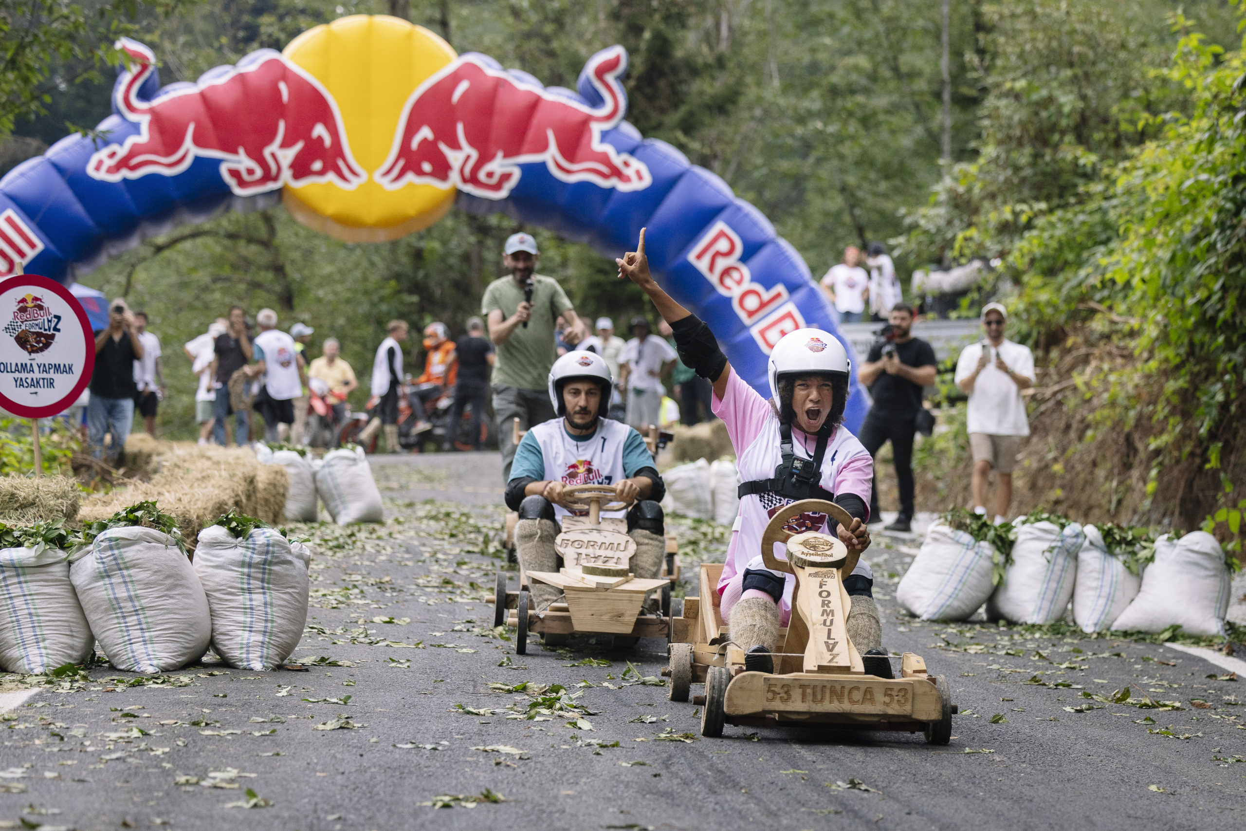 1784876244_Red_Bull_Formulaz_2 (1)