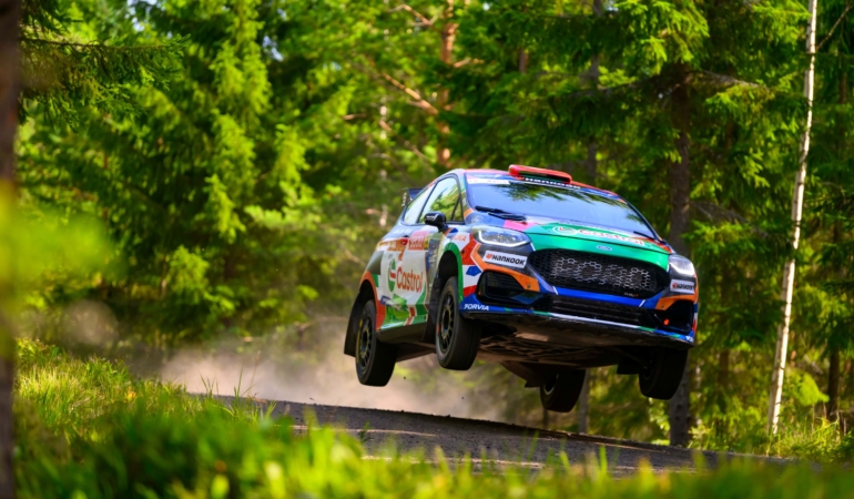 1785730828_Castrol_Ford_Team_T__rkiye__Finlandiya___da_En_Fazla_Etap_Kazanan_Ekip_Olarak_Junior_WRC___de_D__nya___ampiyonlu__u_M__cadelesini___ili___ye_Ta____d____1_