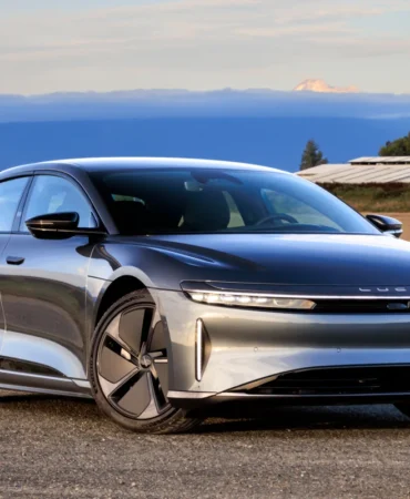 2026-lucid-air-front-three-quarter-view-ak