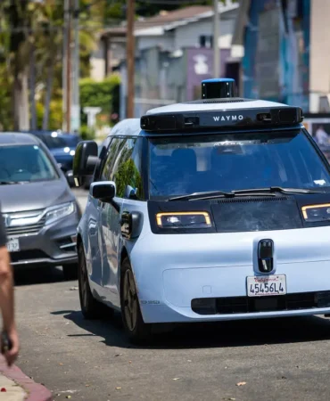 21998992_web1_BIZ-AUTO-WAYMO-EXPANSION-CALIF-FILEPIC-LA