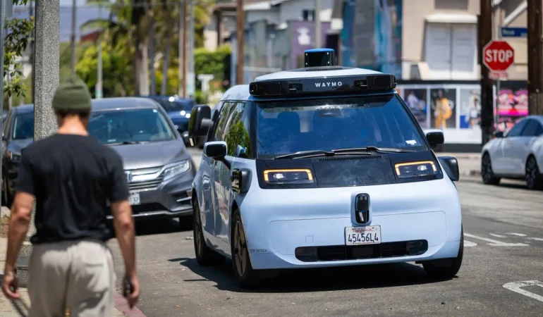 21998992_web1_BIZ-AUTO-WAYMO-EXPANSION-CALIF-FILEPIC-LA