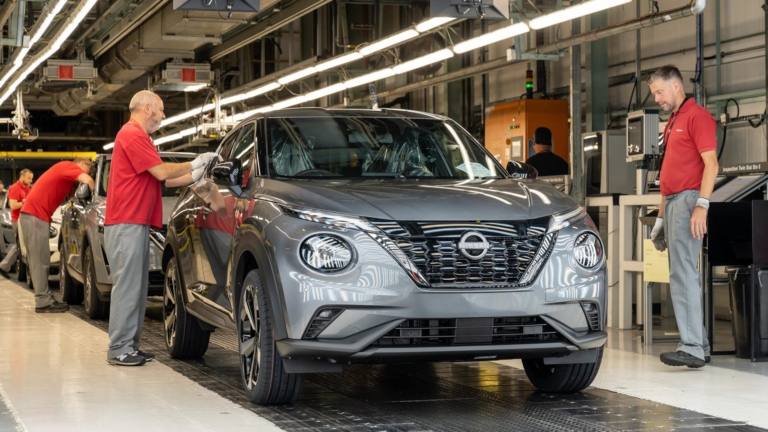 Nissan-Jukes-on-the-Sunderland-production-line-via-PA-1920x1080
