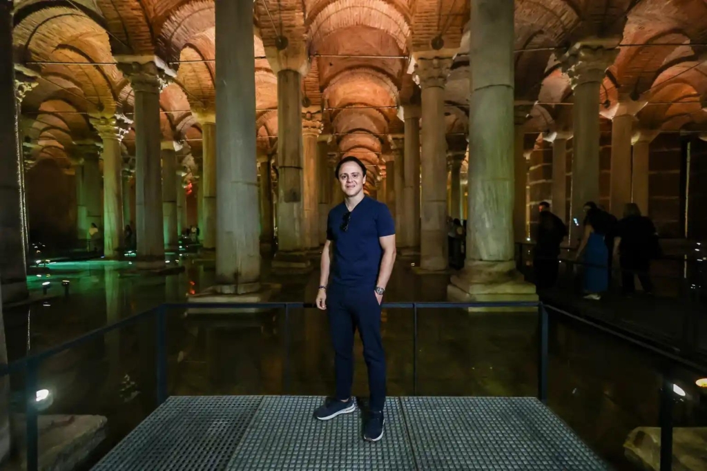 1789825193_00_F1_____N_EFSANE_P__LOTU_FELIPE_MASSA____STANBUL_UN_TAR__H_VE_GASTRONOM__S__NE_HAYRAN_KALDI