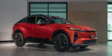 toyota-c-hr-bev-2026-02-exterior-front-angle