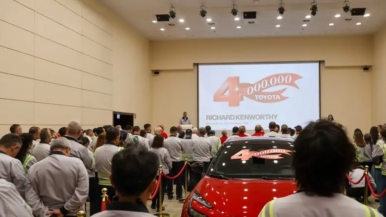 toyota-turkiye-4-milyonuncu-aracini-banttan-indirdi-detay-1790156752