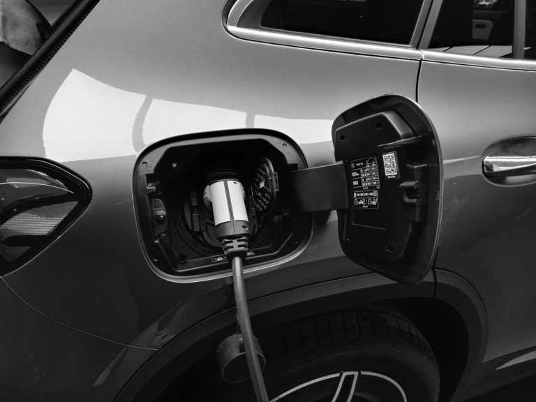 ABD'de Hibrit Araç Satışları Artarken Elektrikli Araçlar Düşüşte