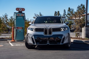 P90661953-bmw-ix5-60-xdrive-high-power-charging-up-to-460-kw-2250px